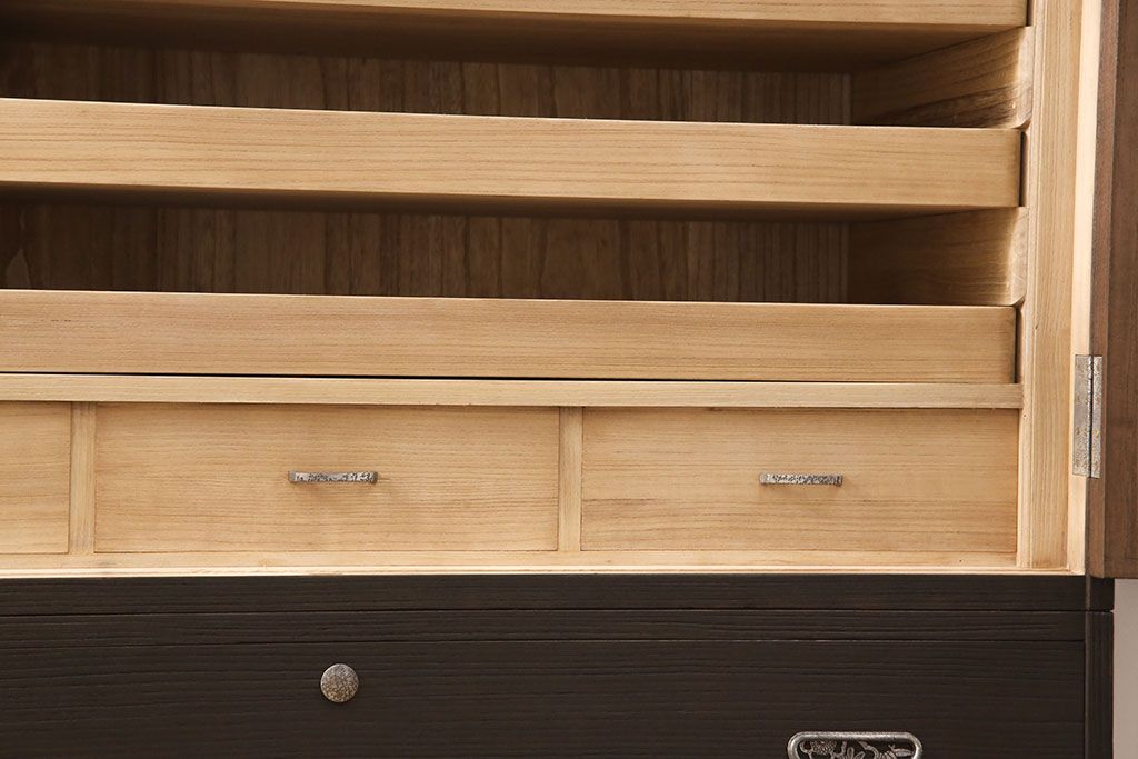 加茂桐層箪笥をリペア&カスタム!高品質リペアを施し、落ち着いた茶色に着色。(桐たんす、衣装箪笥、着物箪笥)