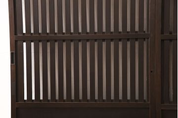 無双戸2枚セットをリペア&カスタム!引き戸・戸車を取り付け、ダークブラウンに着色し仕上げ。(無双窓、帯戸、建具、引き戸)