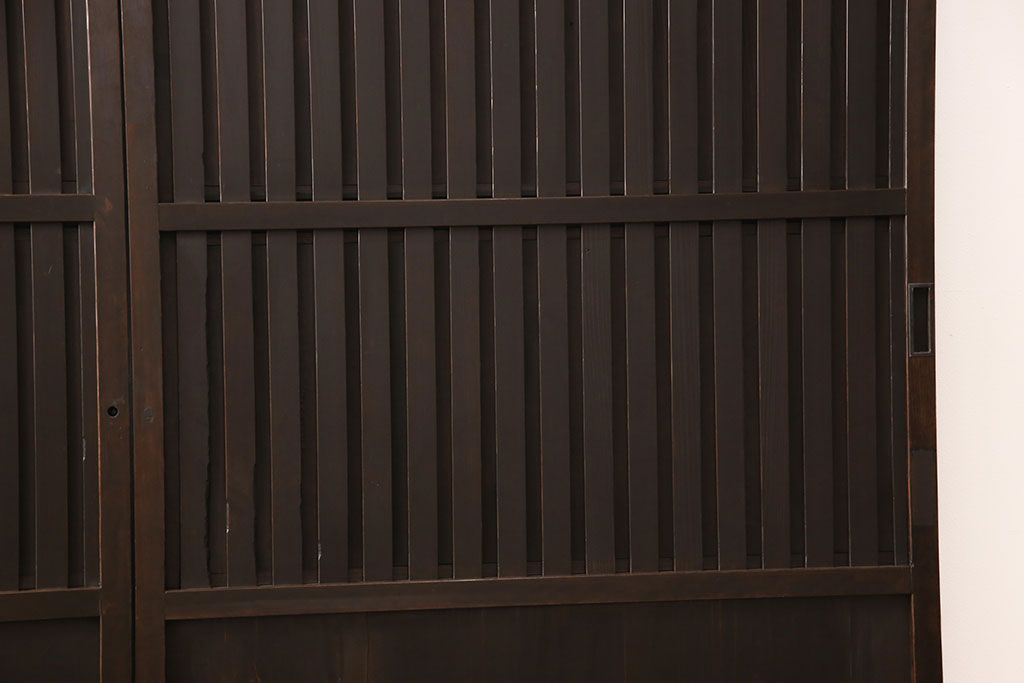 無双戸2枚セットをリペア&カスタム!引き戸・戸車を取り付け、ダークブラウンに着色し仕上げ。(無双窓、帯戸、建具、引き戸)