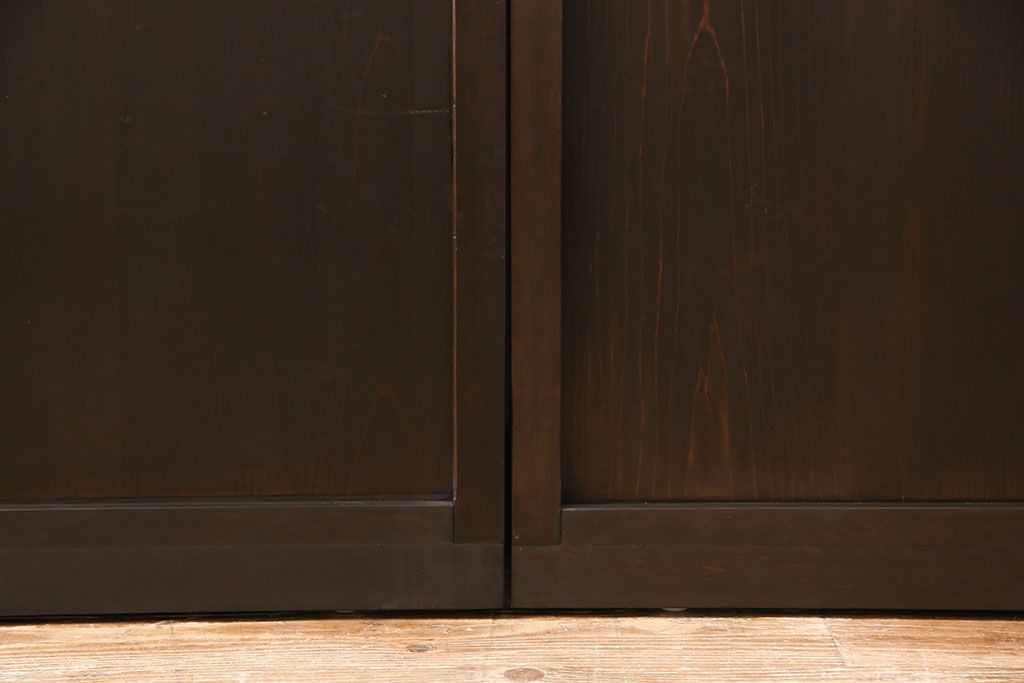 無双戸2枚セットをリペア&カスタム!引き戸・戸車を取り付け、ダークブラウンに着色し仕上げ。(無双窓、帯戸、建具、引き戸)