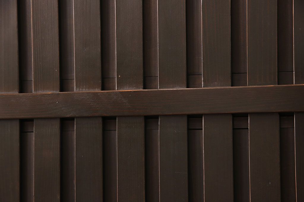 無双戸2枚セットをリペア&カスタム!引き戸・戸車を取り付け、ダークブラウンに着色し仕上げ。(無双窓、帯戸、建具、引き戸)