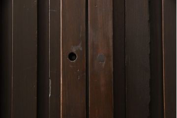 無双戸2枚セットをリペア&カスタム!引き戸・戸車を取り付け、ダークブラウンに着色し仕上げ。(無双窓、帯戸、建具、引き戸)