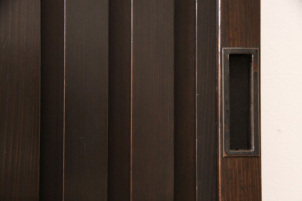 無双戸2枚セットをリペア&カスタム!引き戸・戸車を取り付け、ダークブラウンに着色し仕上げ。(無双窓、帯戸、建具、引き戸)