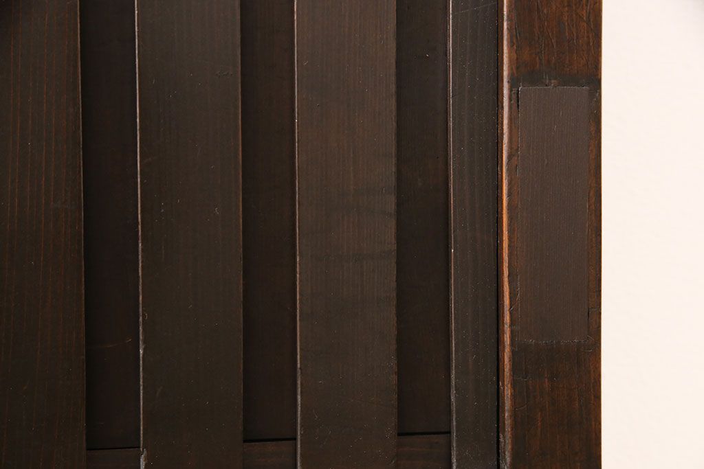 無双戸2枚セットをリペア&カスタム!引き戸・戸車を取り付け、ダークブラウンに着色し仕上げ。(無双窓、帯戸、建具、引き戸)