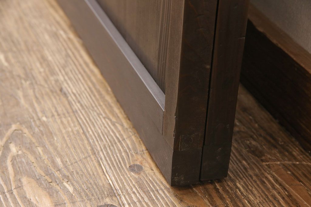 無双戸2枚セットをリペア&カスタム!引き戸・戸車を取り付け、ダークブラウンに着色し仕上げ。(無双窓、帯戸、建具、引き戸)