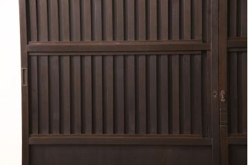 無双戸2枚セットをリペア&カスタム!引き戸・戸車を取り付け、ダークブラウンに着色し仕上げ。(無双窓、帯戸、建具、引き戸)