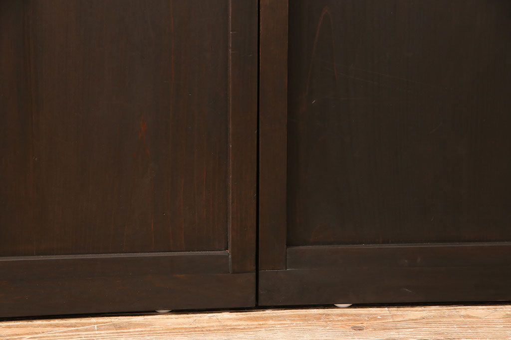 無双戸2枚セットをリペア&カスタム!引き戸・戸車を取り付け、ダークブラウンに着色し仕上げ。(無双窓、帯戸、建具、引き戸)