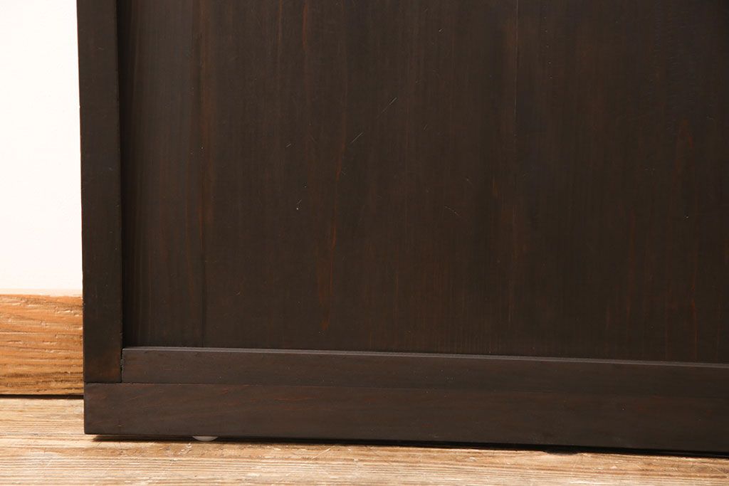 無双戸2枚セットをリペア&カスタム!引き戸・戸車を取り付け、ダークブラウンに着色し仕上げ。(無双窓、帯戸、建具、引き戸)