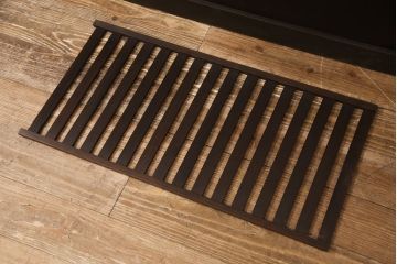 無双戸2枚セットをリペア&カスタム!引き戸・戸車を取り付け、ダークブラウンに着色し仕上げ。(無双窓、帯戸、建具、引き戸)