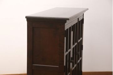 北海道民芸家具のサイドキャビネットをリペア&カスタム!天板と台輪を取り付け、本体の色に合わせて着色し仕上げ。(収納棚、戸棚)