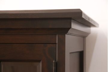 北海道民芸家具のサイドキャビネットをリペア&カスタム!天板と台輪を取り付け、本体の色に合わせて着色し仕上げ。(収納棚、戸棚)