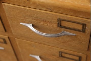 アンティークチェストの見た目を変えずに綺麗にリペア!(薬箪笥、引き出し、ローチェスト)