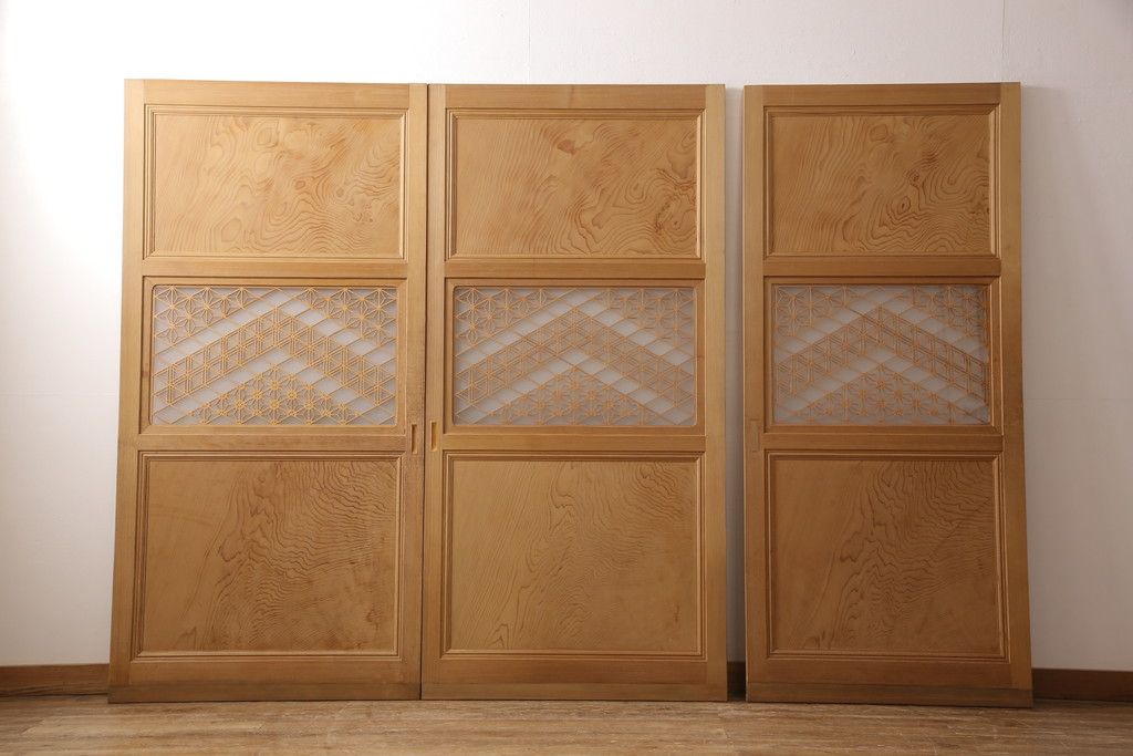 ガラス帯戸3枚セットをリペア&カスタム!引き違い戸として使用のために2枚を高さと幅をリサイズし、戸車を取り付け。もう1枚は開き戸仕様に加工。(建具、引き戸、ドア)