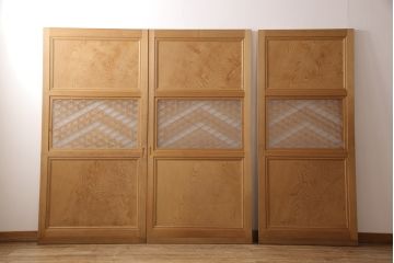 ガラス帯戸3枚セットをリペア&カスタム!引き違い戸として使用のために2枚を高さと幅をリサイズし、戸車を取り付け。もう1枚は開き戸仕様に加工。(建具、引き戸、ドア)