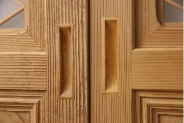 ガラス帯戸3枚セットをリペア&カスタム!引き違い戸として使用のために2枚を高さと幅をリサイズし、戸車を取り付け。もう1枚は開き戸仕様に加工。(建具、引き戸、ドア)