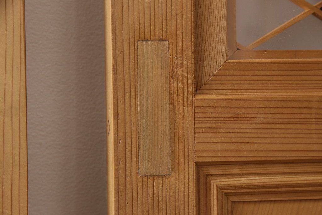 ガラス帯戸3枚セットをリペア&カスタム!引き違い戸として使用のために2枚を高さと幅をリサイズし、戸車を取り付け。もう1枚は開き戸仕様に加工。(建具、引き戸、ドア)