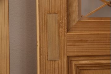 ガラス帯戸3枚セットをリペア&カスタム!引き違い戸として使用のために2枚を高さと幅をリサイズし、戸車を取り付け。もう1枚は開き戸仕様に加工。(建具、引き戸、ドア)