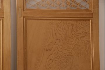 ガラス帯戸3枚セットをリペア&カスタム!引き違い戸として使用のために2枚を高さと幅をリサイズし、戸車を取り付け。もう1枚は開き戸仕様に加工。(建具、引き戸、ドア)