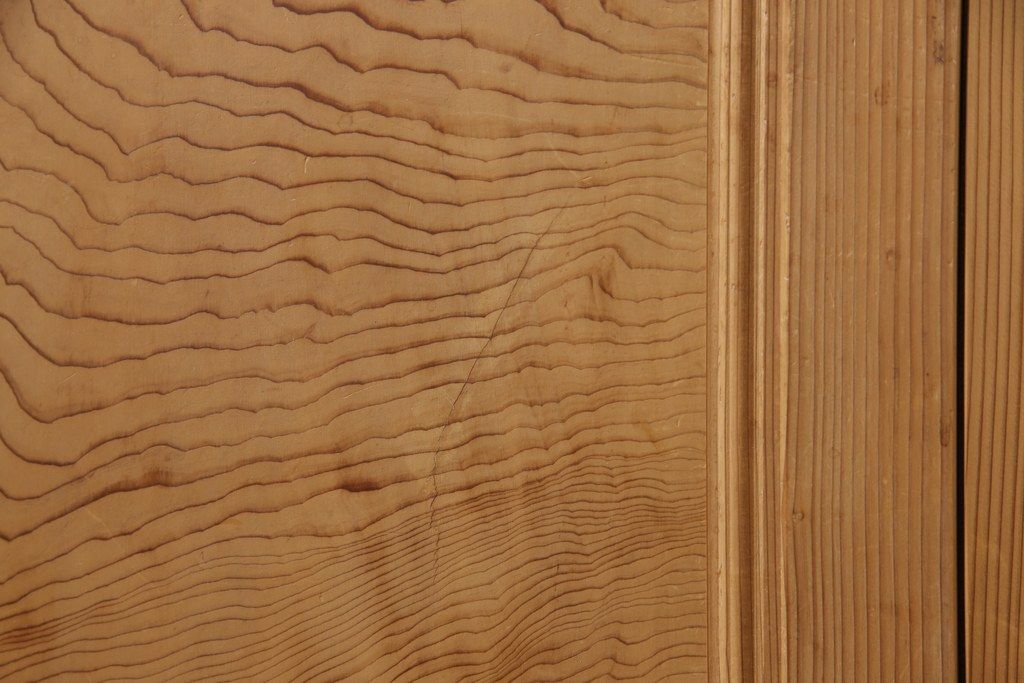 ガラス帯戸3枚セットをリペア&カスタム!引き違い戸として使用のために2枚を高さと幅をリサイズし、戸車を取り付け。もう1枚は開き戸仕様に加工。(建具、引き戸、ドア)