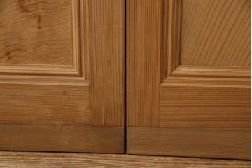 ガラス帯戸3枚セットをリペア&カスタム!引き違い戸として使用のために2枚を高さと幅をリサイズし、戸車を取り付け。もう1枚は開き戸仕様に加工。(建具、引き戸、ドア)