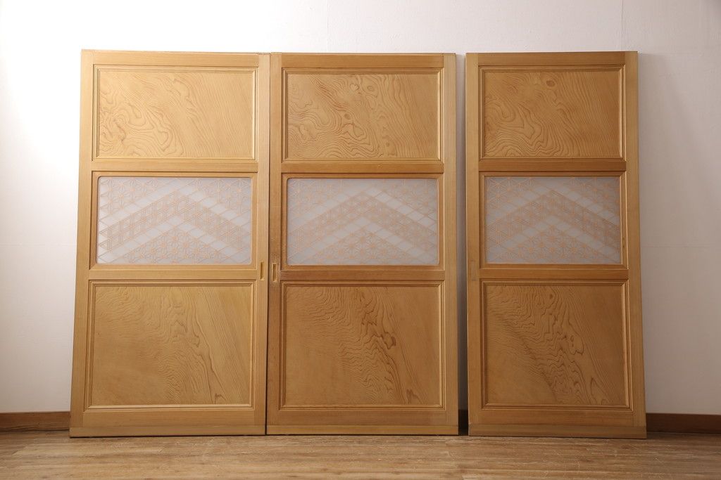 ガラス帯戸3枚セットをリペア&カスタム!引き違い戸として使用のために2枚を高さと幅をリサイズし、戸車を取り付け。もう1枚は開き戸仕様に加工。(建具、引き戸、ドア)