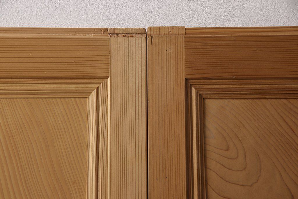 ガラス帯戸3枚セットをリペア&カスタム!引き違い戸として使用のために2枚を高さと幅をリサイズし、戸車を取り付け。もう1枚は開き戸仕様に加工。(建具、引き戸、ドア)