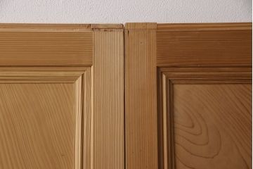 ガラス帯戸3枚セットをリペア&カスタム!引き違い戸として使用のために2枚を高さと幅をリサイズし、戸車を取り付け。もう1枚は開き戸仕様に加工。(建具、引き戸、ドア)