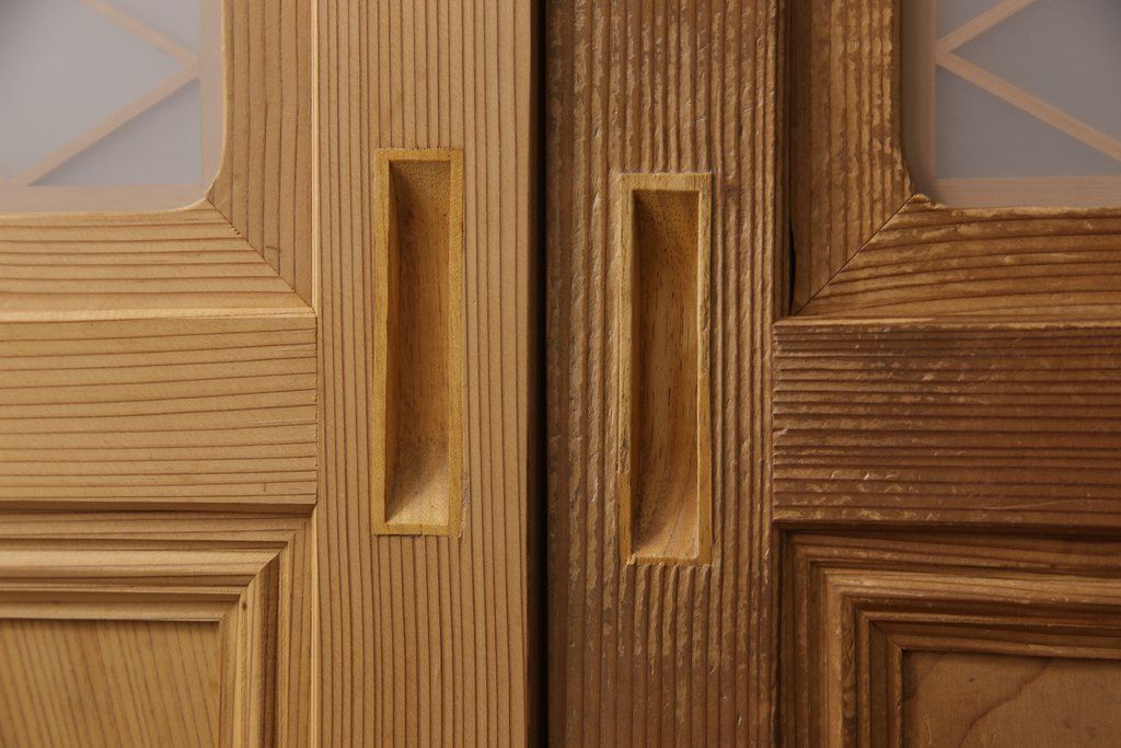 ガラス帯戸3枚セットをリペア&カスタム!引き違い戸として使用のために2枚を高さと幅をリサイズし、戸車を取り付け。もう1枚は開き戸仕様に加工。(建具、引き戸、ドア)