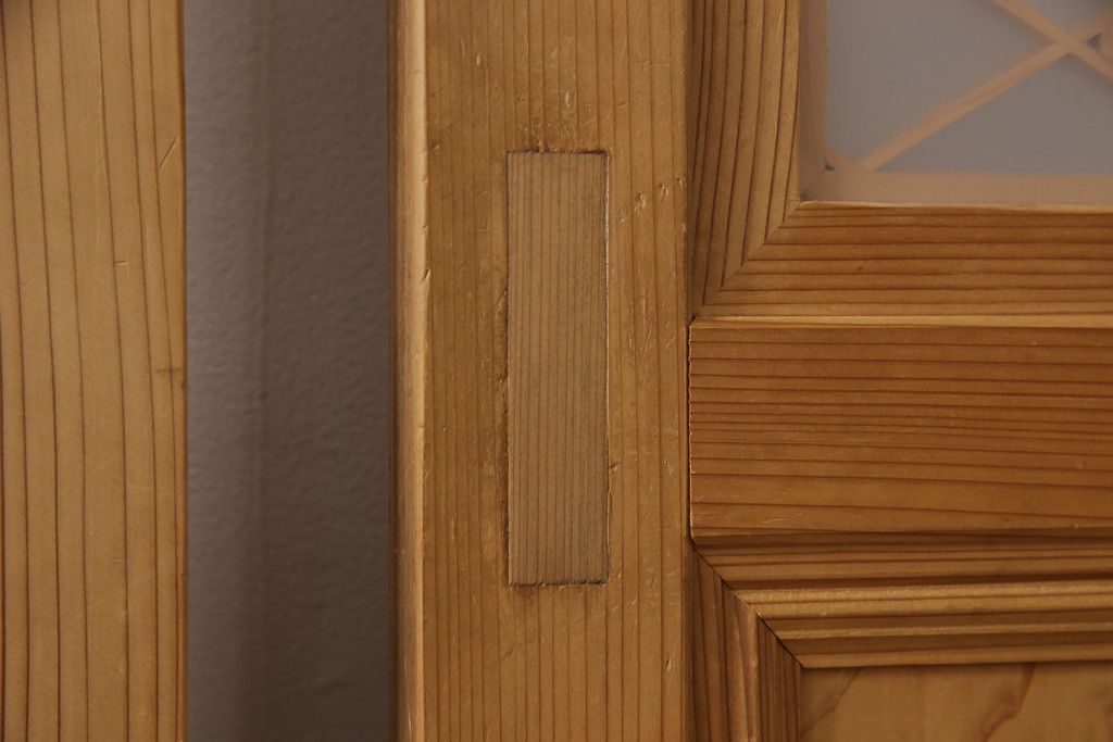 ガラス帯戸3枚セットをリペア&カスタム!引き違い戸として使用のために2枚を高さと幅をリサイズし、戸車を取り付け。もう1枚は開き戸仕様に加工。(建具、引き戸、ドア)