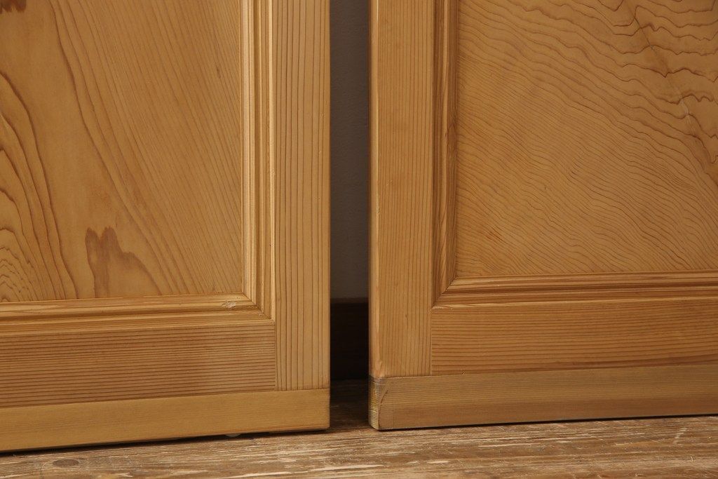 ガラス帯戸3枚セットをリペア&カスタム!引き違い戸として使用のために2枚を高さと幅をリサイズし、戸車を取り付け。もう1枚は開き戸仕様に加工。(建具、引き戸、ドア)