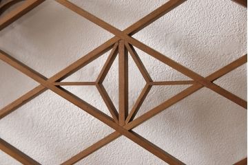 組子入りガラス戸2枚をリペア&カスタム!高さと幅をリサイズし、戸車を取り付け。(引き戸、建具)