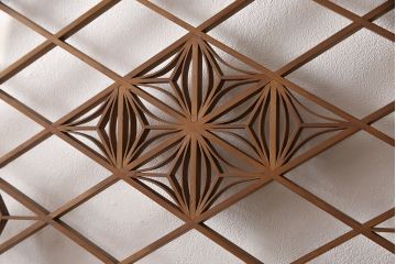 組子入りガラス戸2枚をリペア&カスタム!高さと幅をリサイズし、戸車を取り付け。(引き戸、建具)