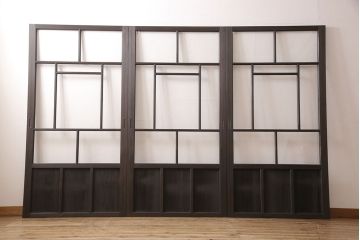 アンティークガラス戸3枚セットをリペア&カスタム!高さと幅をリサイズし、戸車・引手パーツを取り付け。本体を落ち着いた茶色に着色し仕上げ。(建具、引き戸)