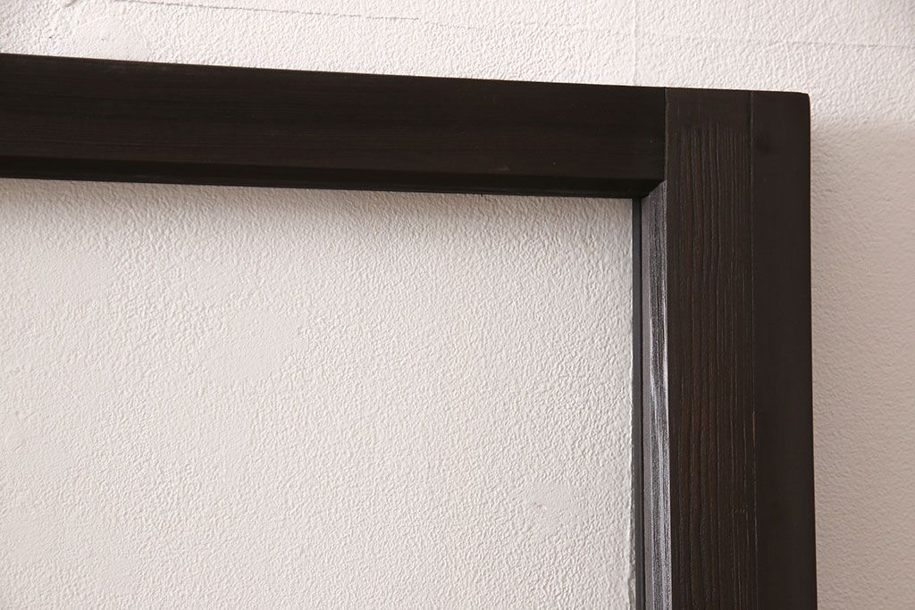 アンティークガラス戸3枚セットをリペア&カスタム!高さと幅をリサイズし、戸車・引手パーツを取り付け。本体を落ち着いた茶色に着色し仕上げ。(建具、引き戸)