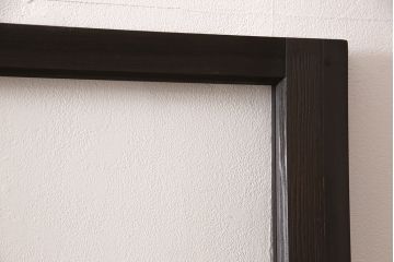 アンティークガラス戸3枚セットをリペア&カスタム!高さと幅をリサイズし、戸車・引手パーツを取り付け。本体を落ち着いた茶色に着色し仕上げ。(建具、引き戸)