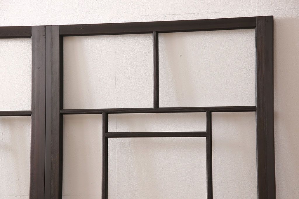 アンティークガラス戸3枚セットをリペア&カスタム!高さと幅をリサイズし、戸車・引手パーツを取り付け。本体を落ち着いた茶色に着色し仕上げ。(建具、引き戸)