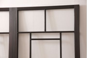 アンティークガラス戸3枚セットをリペア&カスタム!高さと幅をリサイズし、戸車・引手パーツを取り付け。本体を落ち着いた茶色に着色し仕上げ。(建具、引き戸)