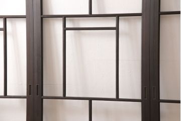 アンティークガラス戸3枚セットをリペア&カスタム!高さと幅をリサイズし、戸車・引手パーツを取り付け。本体を落ち着いた茶色に着色し仕上げ。(建具、引き戸)