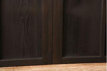 アンティークガラス戸3枚セットをリペア&カスタム!高さと幅をリサイズし、戸車・引手パーツを取り付け。本体を落ち着いた茶色に着色し仕上げ。(建具、引き戸)