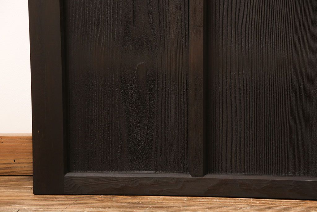 アンティークガラス戸3枚セットをリペア&カスタム!高さと幅をリサイズし、戸車・引手パーツを取り付け。本体を落ち着いた茶色に着色し仕上げ。(建具、引き戸)