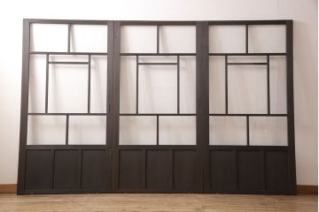 アンティークガラス戸3枚セットをリペア&カスタム!高さと幅をリサイズし、戸車・引手パーツを取り付け。本体を落ち着いた茶色に着色し仕上げ。(建具、引き戸)