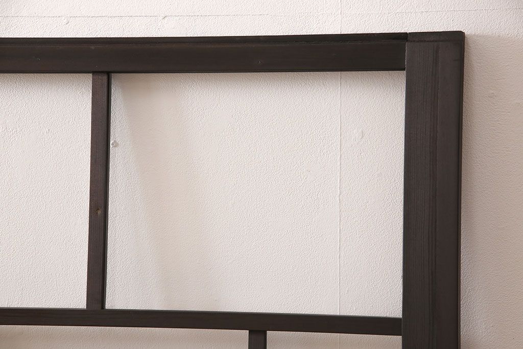 アンティークガラス戸3枚セットをリペア&カスタム!高さと幅をリサイズし、戸車・引手パーツを取り付け。本体を落ち着いた茶色に着色し仕上げ。(建具、引き戸)