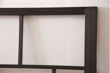 アンティークガラス戸3枚セットをリペア&カスタム!高さと幅をリサイズし、戸車・引手パーツを取り付け。本体を落ち着いた茶色に着色し仕上げ。(建具、引き戸)