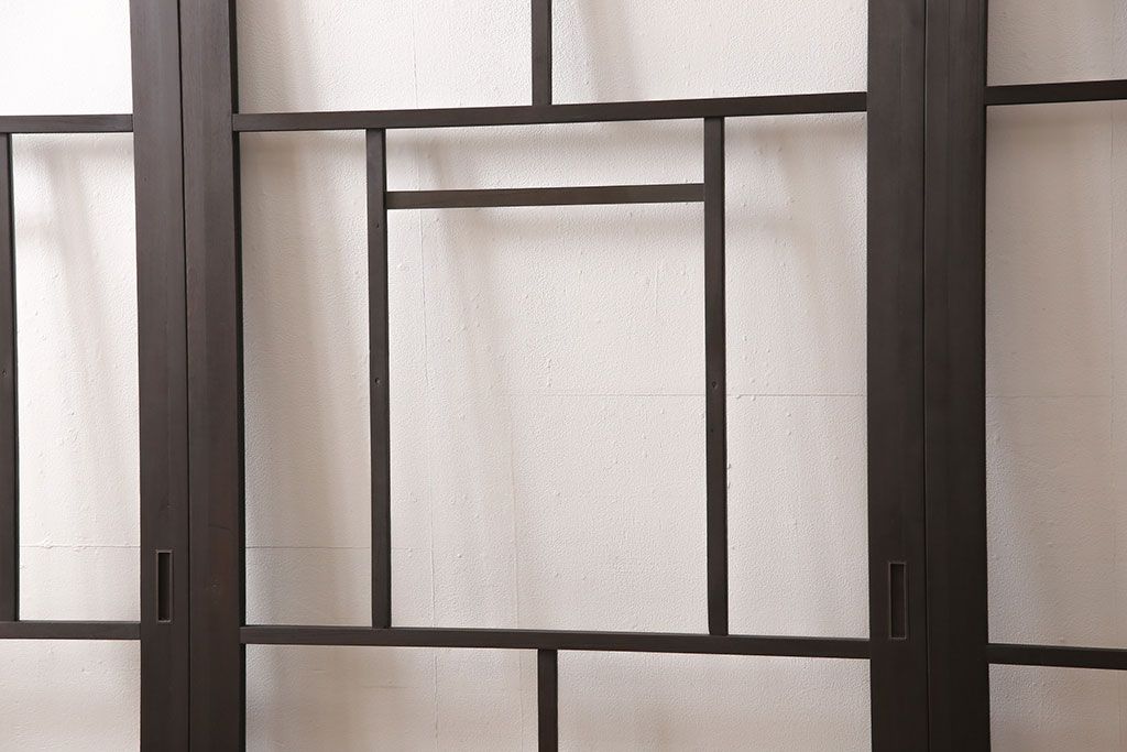 アンティークガラス戸3枚セットをリペア&カスタム!高さと幅をリサイズし、戸車・引手パーツを取り付け。本体を落ち着いた茶色に着色し仕上げ。(建具、引き戸)