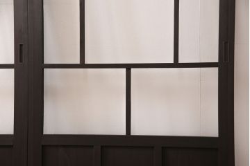 アンティークガラス戸3枚セットをリペア&カスタム!高さと幅をリサイズし、戸車・引手パーツを取り付け。本体を落ち着いた茶色に着色し仕上げ。(建具、引き戸)