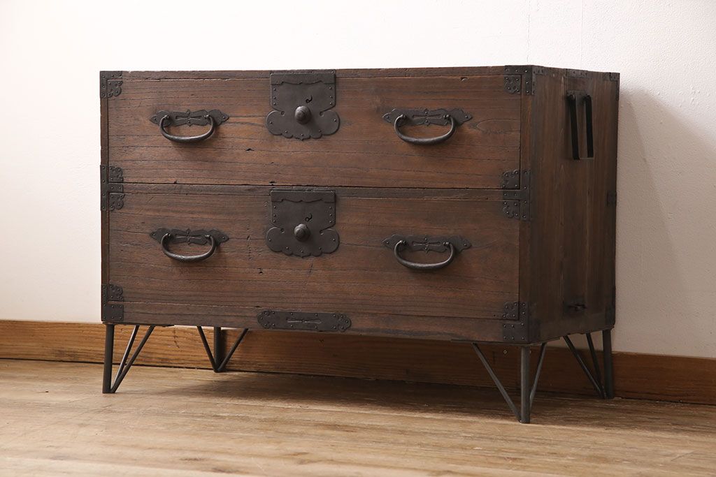 アンティーク衣装箪笥をリペア&カスタム!鉄脚を取り付け、天板を内部から補強。引き出しをフラップダウン扉に加工しテレビボードにリメイク。(テレビ台)