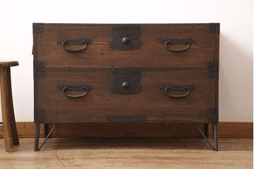 アンティーク衣装箪笥をリペア&カスタム!鉄脚を取り付け、天板を内部から補強。引き出しをフラップダウン扉に加工しテレビボードにリメイク。(テレビ台)