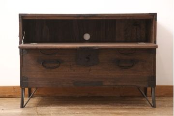アンティーク衣装箪笥をリペア&カスタム!鉄脚を取り付け、天板を内部から補強。引き出しをフラップダウン扉に加工しテレビボードにリメイク。(テレビ台)
