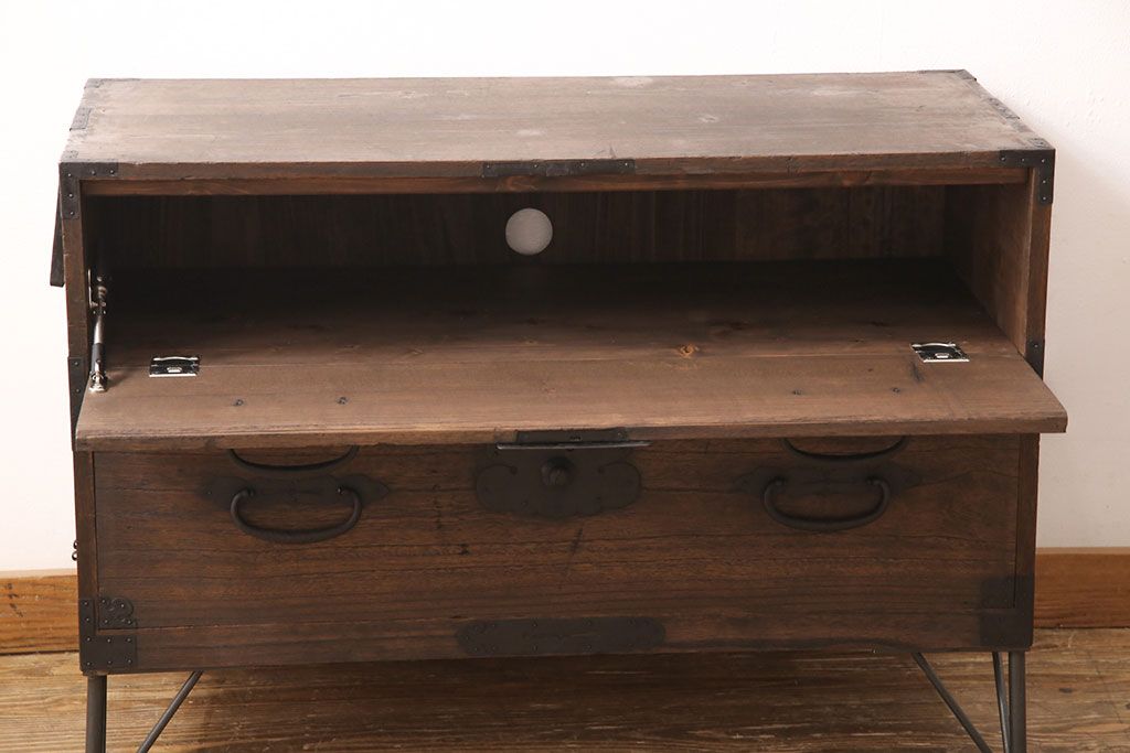 アンティーク衣装箪笥をリペア&カスタム!鉄脚を取り付け、天板を内部から補強。引き出しをフラップダウン扉に加工しテレビボードにリメイク。(テレビ台)