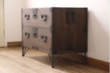 アンティーク衣装箪笥をリペア&カスタム!鉄脚を取り付け、天板を内部から補強。引き出しをフラップダウン扉に加工しテレビボードにリメイク。(テレビ台)